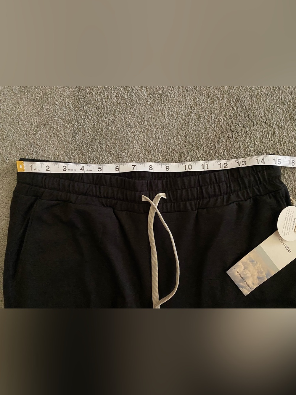 Vuori NWT Heather Black Performance Drawstring Joggers Long Size M Relaxed - Picture 9 of 10